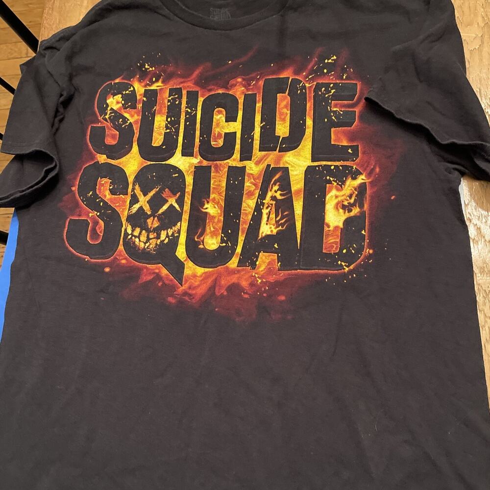SUICIDE SQUAD LOGO IN FLAMES FIRE JOKER HARLEY QUINN MOVIE T SHIRT. Sz L Tee